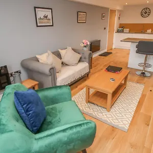 Premier, Transit & Lady Hilda Engine Shed Holiday home